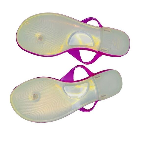 BCBG Shiny Magenta Pink Flip Flop Sandals BCBG Shoes Size 6 NWOT - Picture 3 of 3